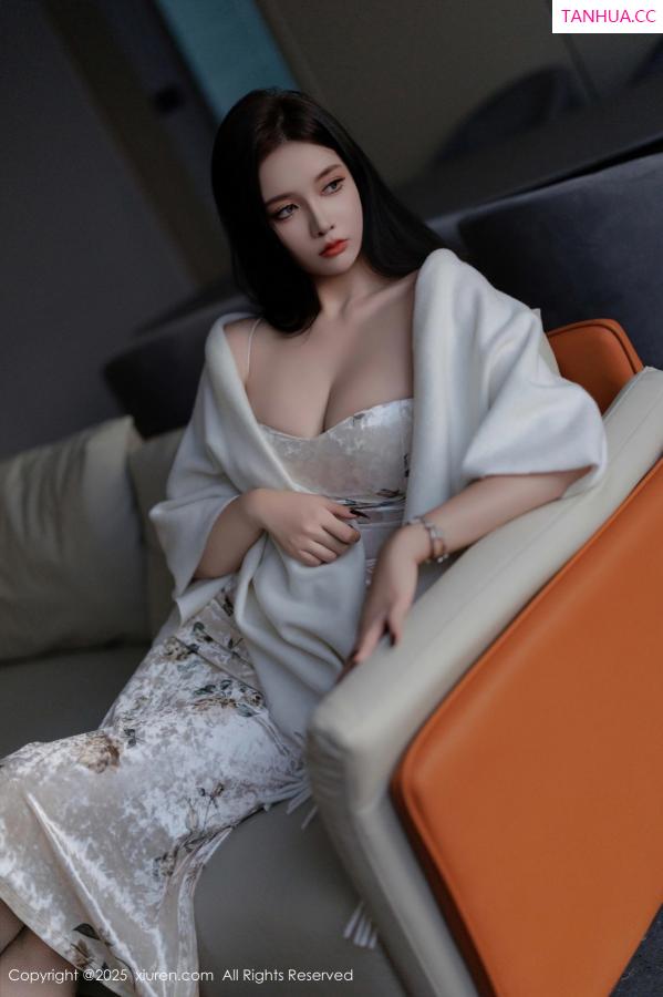 小娜比  [XiuRen]高清写真图 2025.02.18 No.9899 娜比 丝袜美腿第5张图片